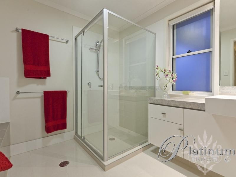 82 Pembroke Road, Coorparoo QLD 4151