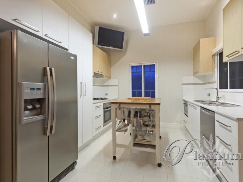 82 Pembroke Road, Coorparoo QLD 4151