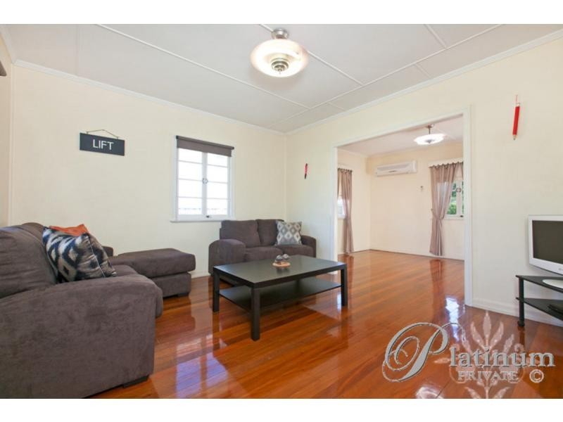 76 Brisbane Avenue, Camp Hill QLD 4152