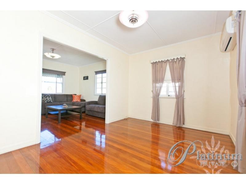 76 Brisbane Avenue, Camp Hill QLD 4152