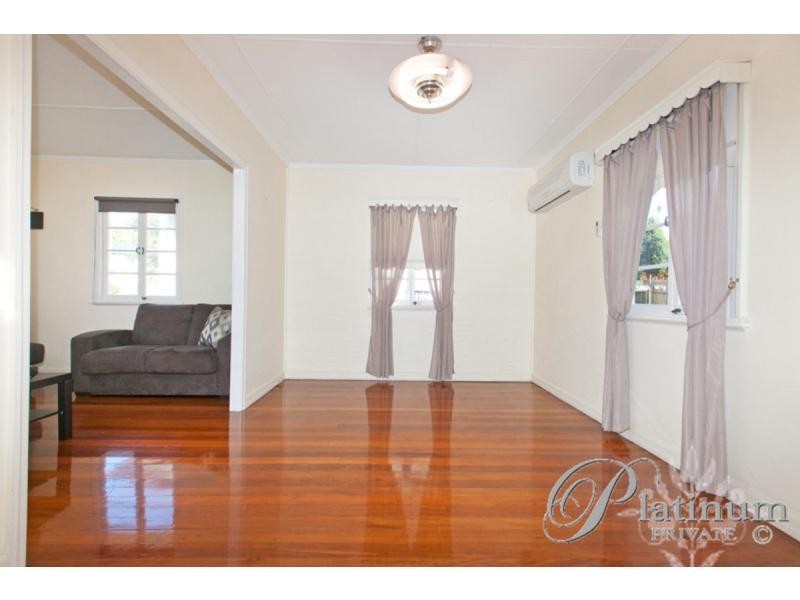 76 Brisbane Avenue, Camp Hill QLD 4152