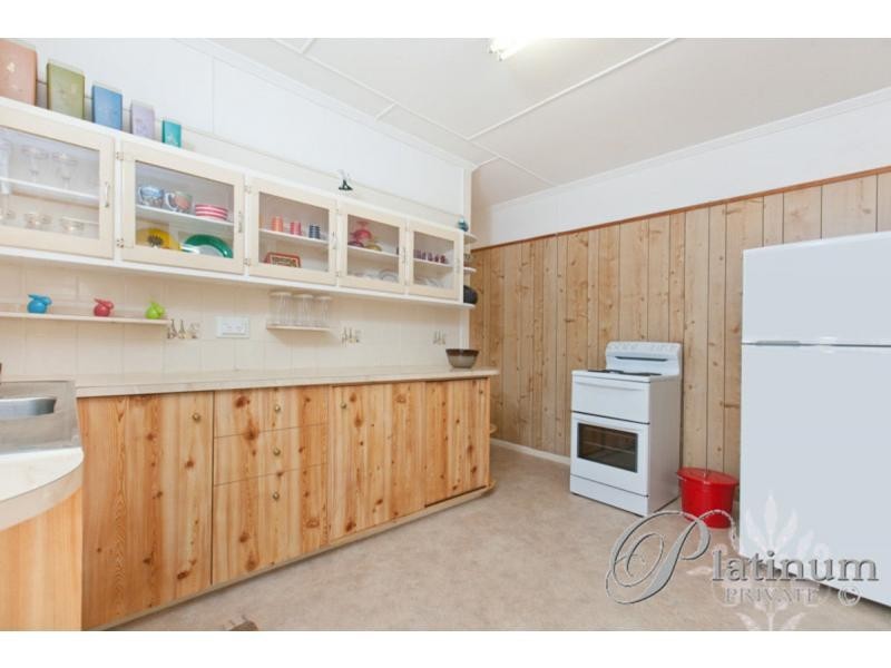 76 Brisbane Avenue, Camp Hill QLD 4152