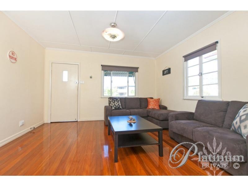 76 Brisbane Avenue, Camp Hill QLD 4152