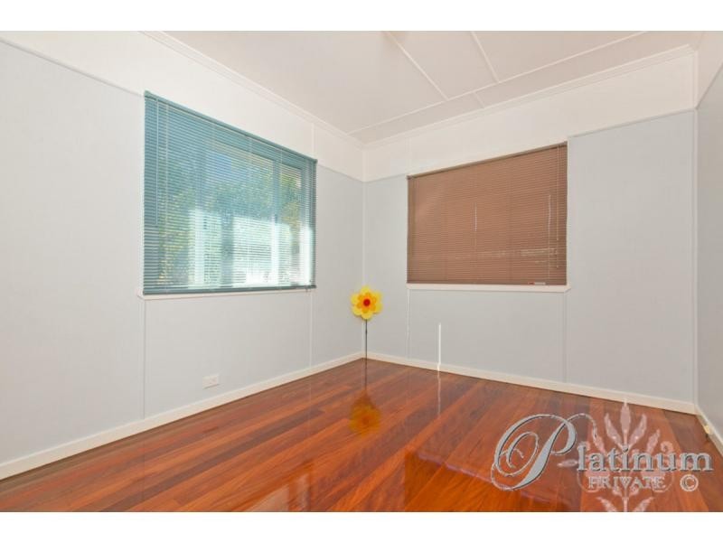 76 Brisbane Avenue, Camp Hill QLD 4152