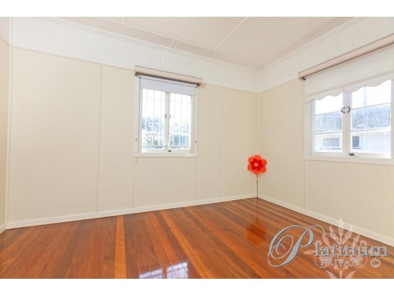 76 Brisbane Avenue, Camp Hill QLD 4152