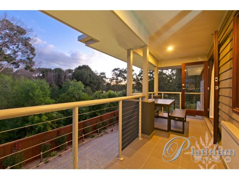 15 Kingham Place, Carindale QLD 4152