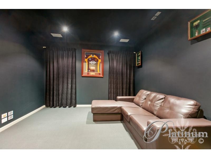 15 Kingham Place, Carindale QLD 4152