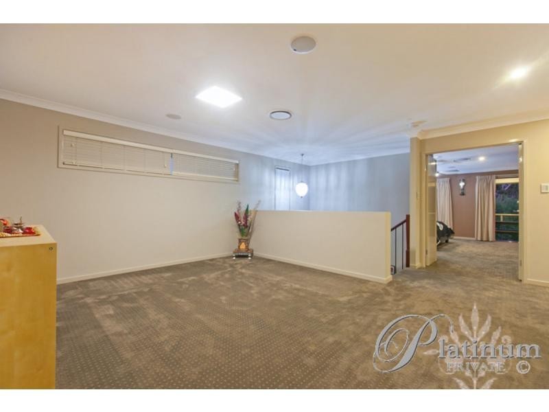 15 Kingham Place, Carindale QLD 4152