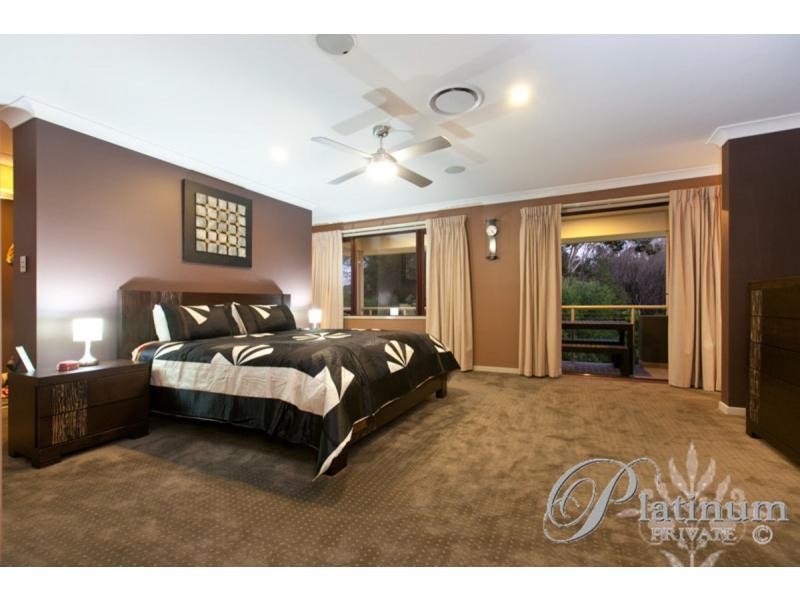 15 Kingham Place, Carindale QLD 4152