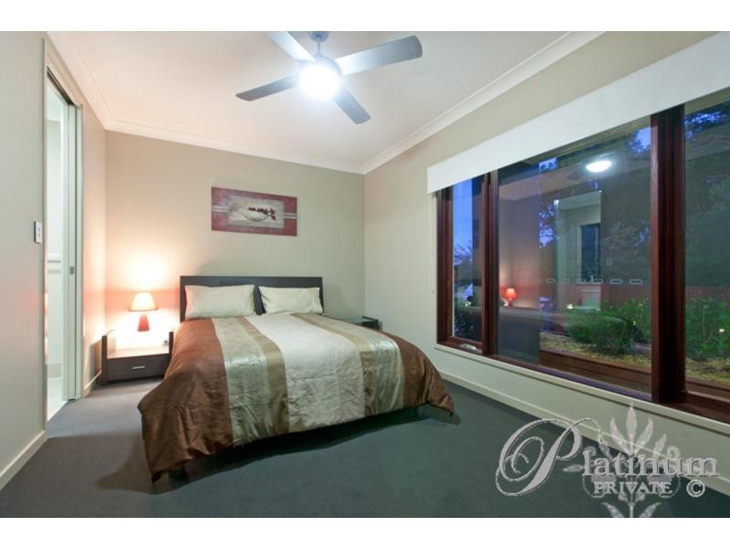 15 Kingham Place, Carindale QLD 4152