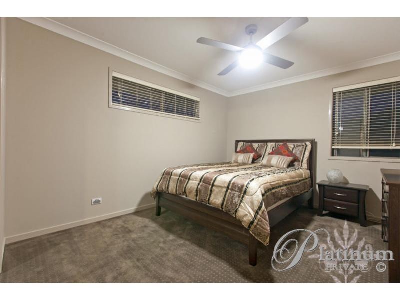 15 Kingham Place, Carindale QLD 4152