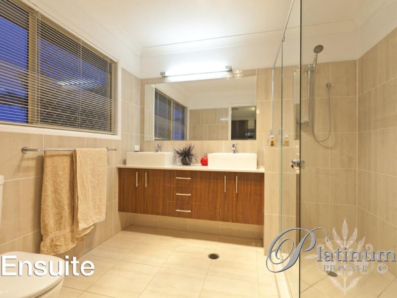 7 Carnoustie Place, Carindale QLD 4152
