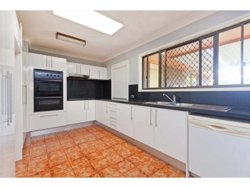 10 Bedivere Street, Carindale QLD 4152