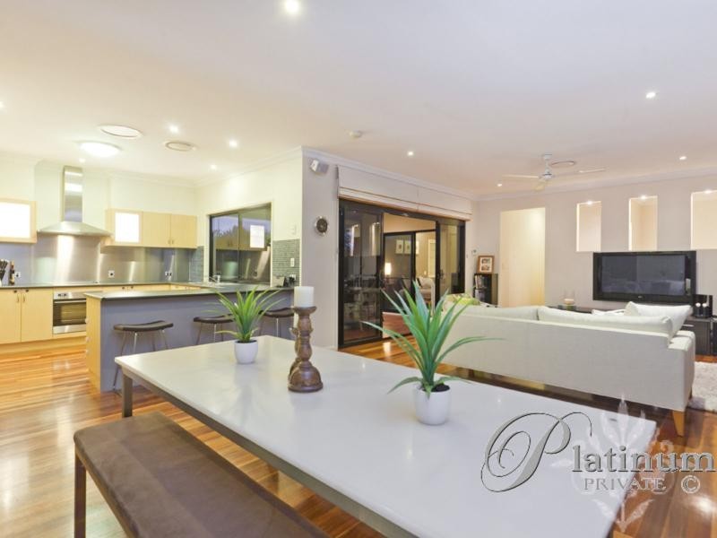 9 Spanish Court, Carindale QLD 4152