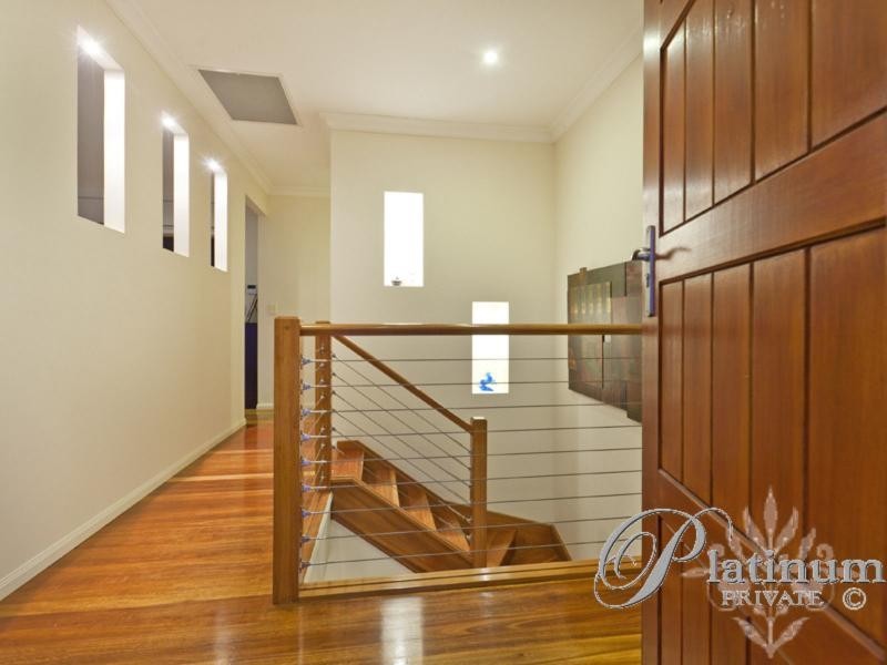 9 Spanish Court, Carindale QLD 4152