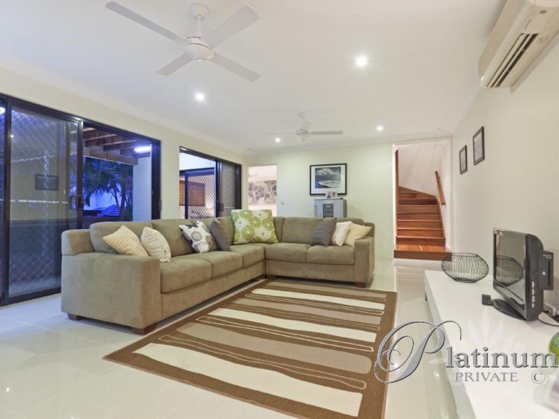 9 Spanish Court, Carindale QLD 4152