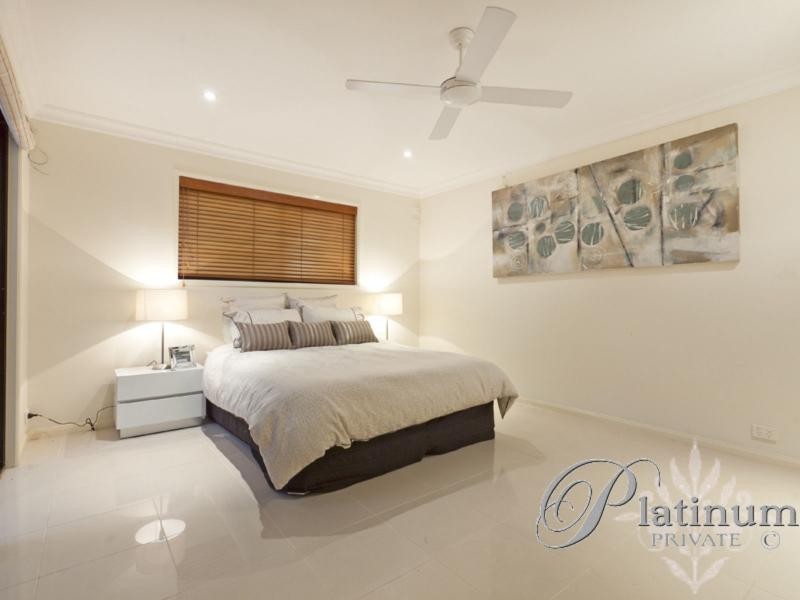 9 Spanish Court, Carindale QLD 4152