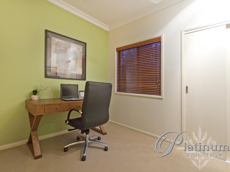 9 Spanish Court, Carindale QLD 4152