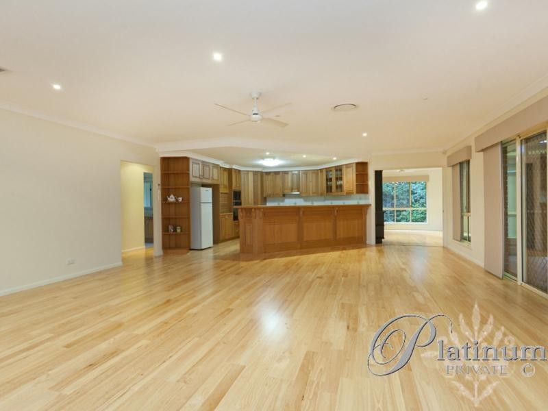16 Currumbin Place, Carindale QLD 4152