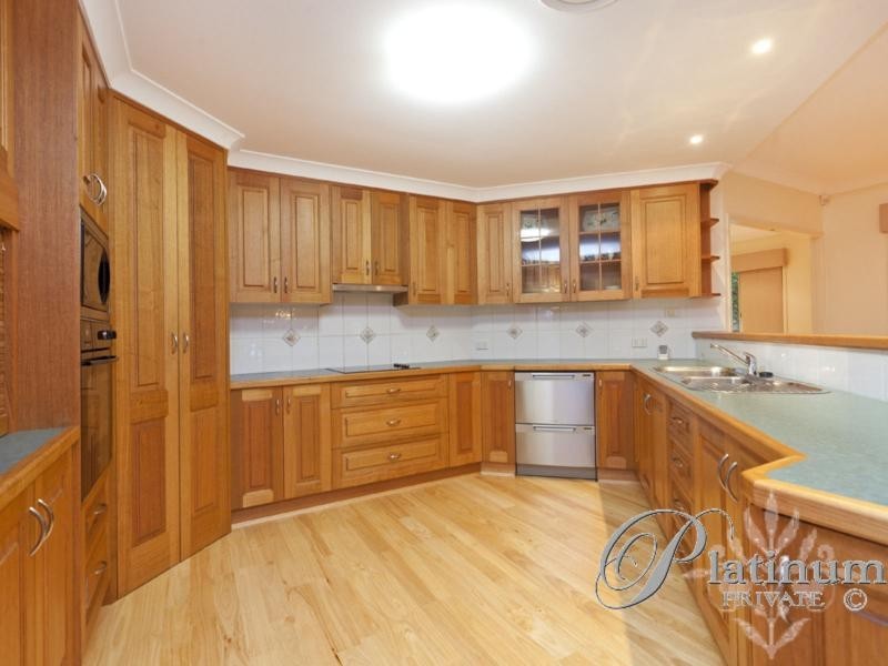 16 Currumbin Place, Carindale QLD 4152