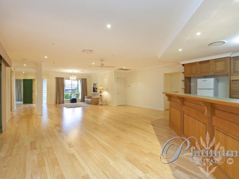 16 Currumbin Place, Carindale QLD 4152