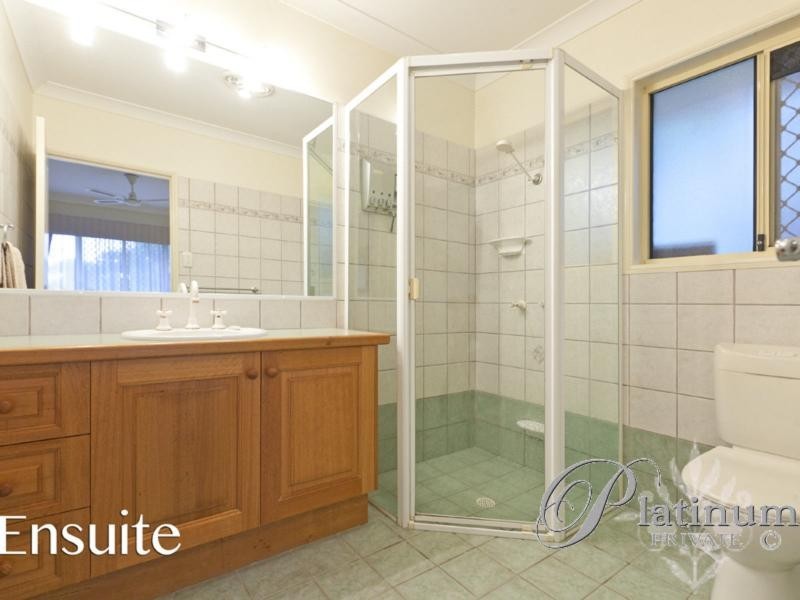16 Currumbin Place, Carindale QLD 4152