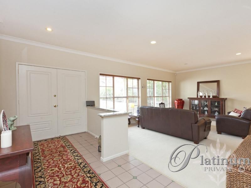 11 Kinrade Place, Carindale QLD 4152