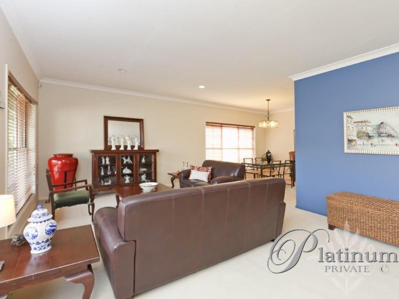 11 Kinrade Place, Carindale QLD 4152