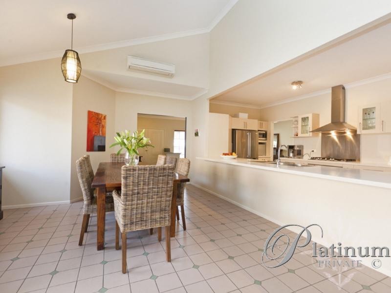 11 Kinrade Place, Carindale QLD 4152