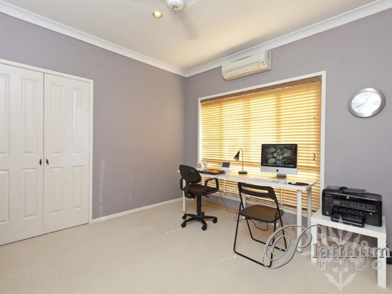 11 Kinrade Place, Carindale QLD 4152