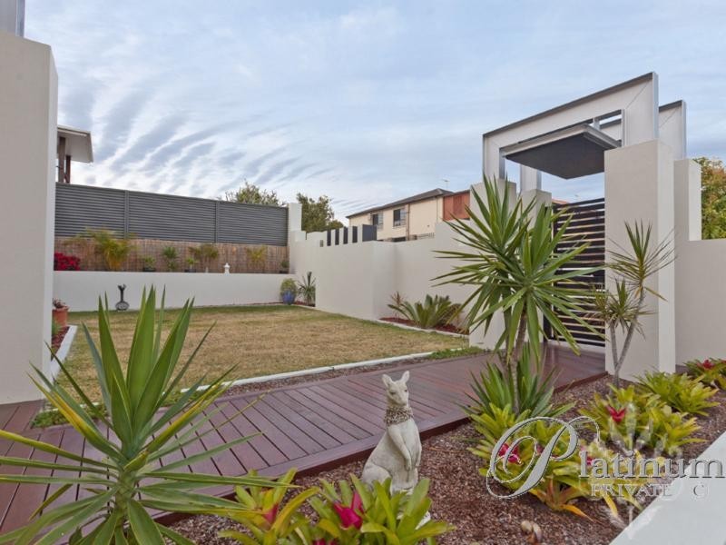 33 Warren Street, Wakerley QLD 4154