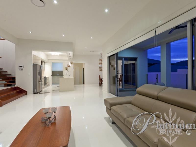 33 Warren Street, Wakerley QLD 4154