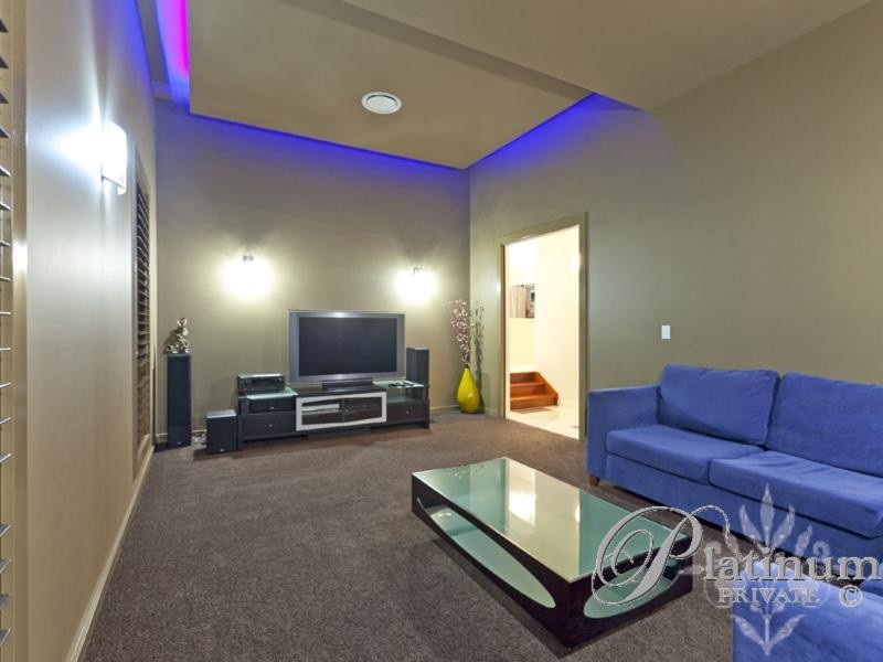 33 Warren Street, Wakerley QLD 4154