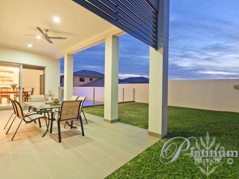 33 Warren Street, Wakerley QLD 4154