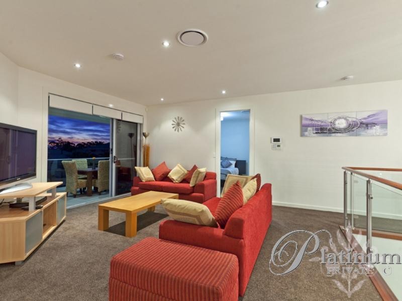 33 Warren Street, Wakerley QLD 4154
