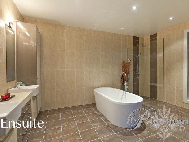 33 Warren Street, Wakerley QLD 4154