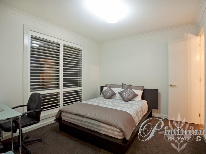 33 Warren Street, Wakerley QLD 4154