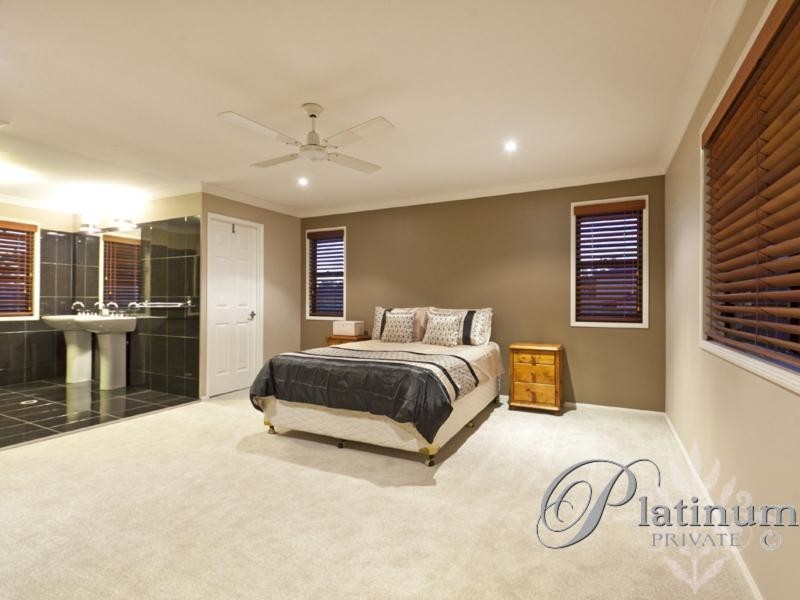 3 Kirra Place, Carindale QLD 4152