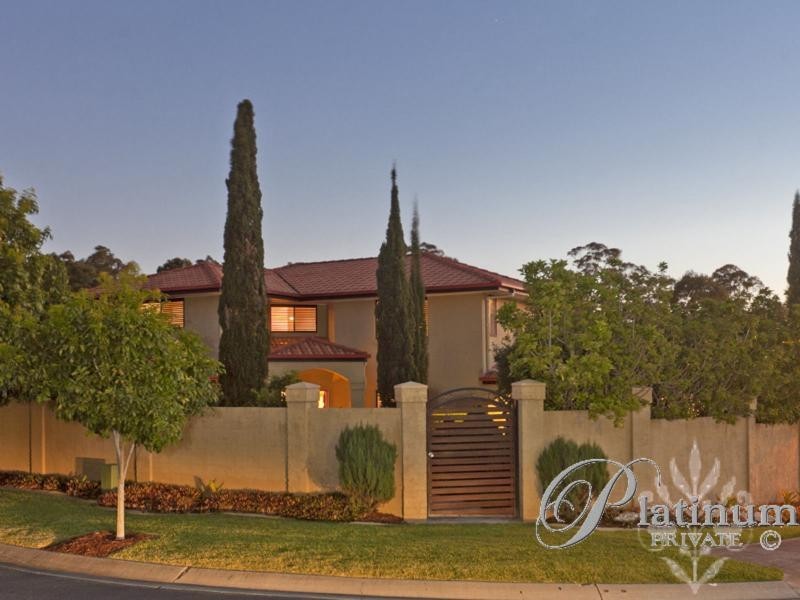 3 Kirra Place, Carindale QLD 4152