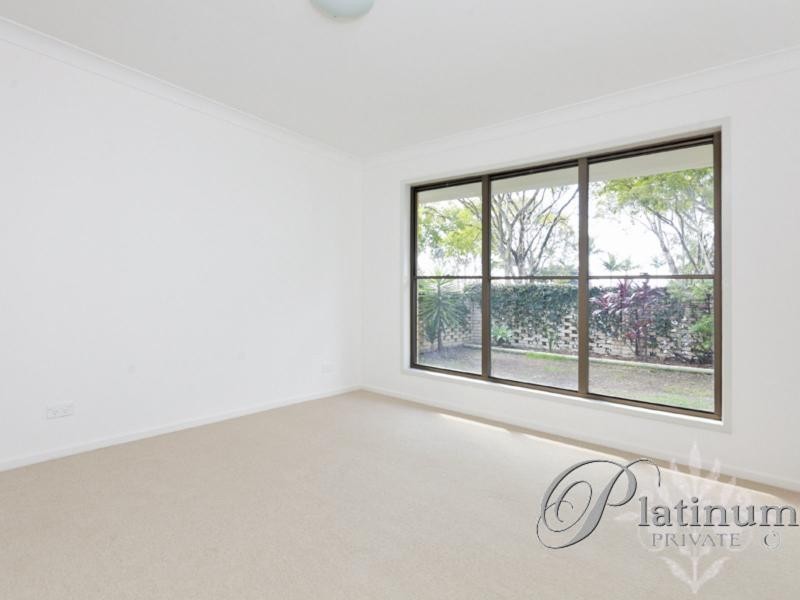 55 Meadowlands Road, Carindale QLD 4152