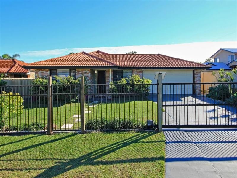 8 Holland Place, Carindale QLD 4152