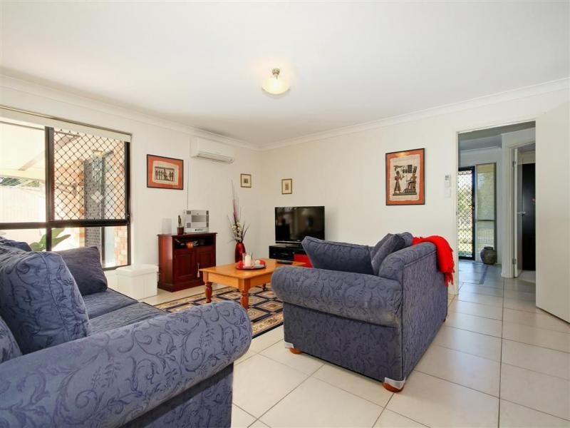 8 Holland Place, Carindale QLD 4152