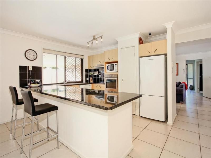 8 Holland Place, Carindale QLD 4152