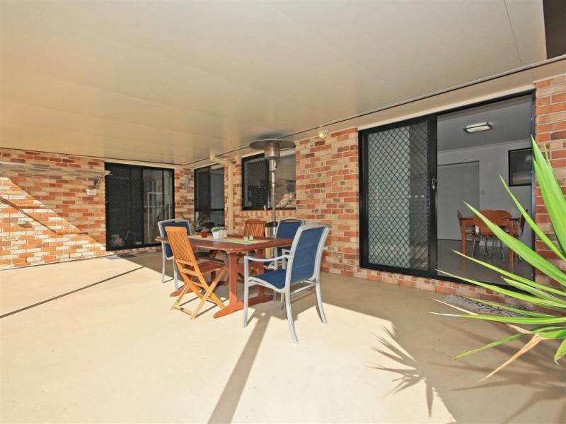 8 Holland Place, Carindale QLD 4152