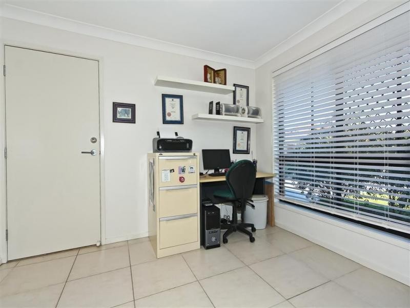 8 Holland Place, Carindale QLD 4152