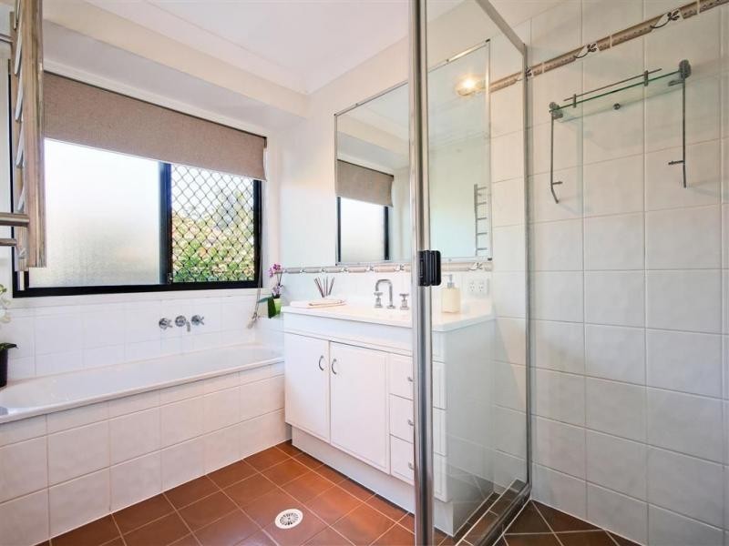 8 Holland Place, Carindale QLD 4152