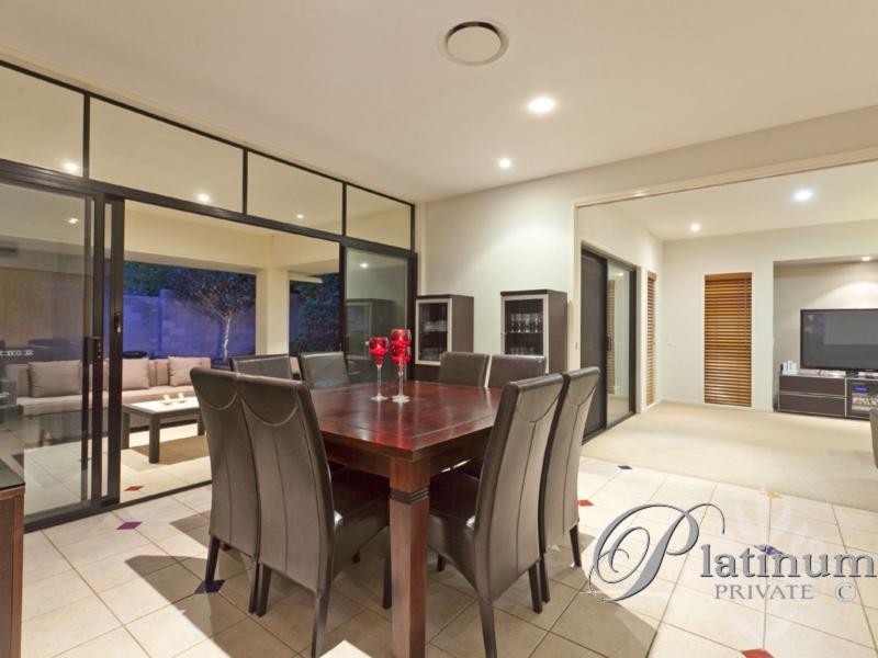 25 Ewer Street, Carindale QLD 4152