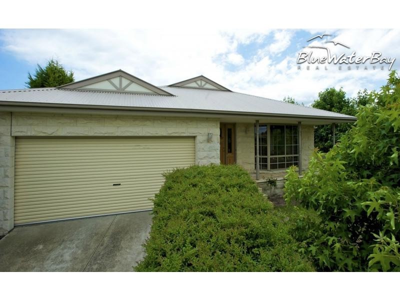 11 Playfield Grove, Mornington VIC 3931