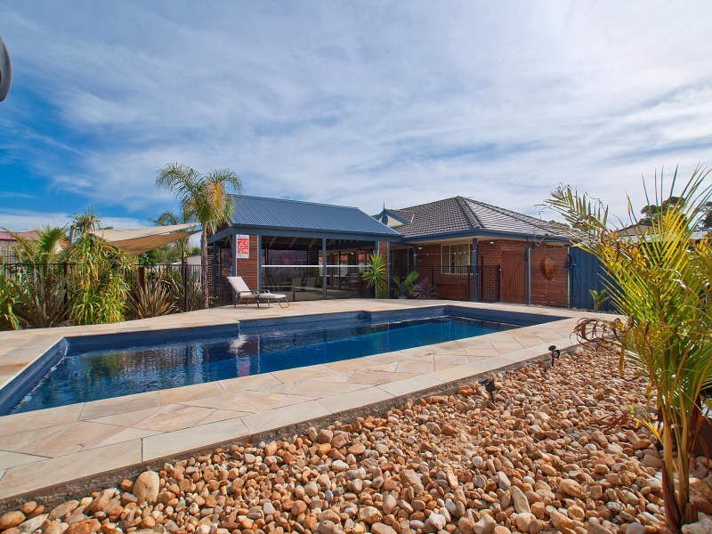 2 Pinot Place, Mount Martha VIC 3934