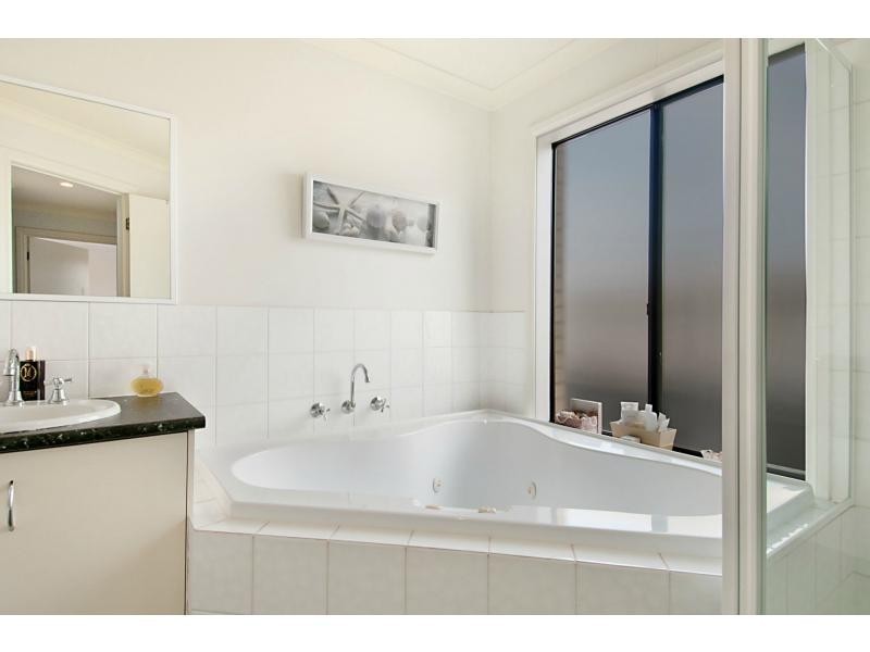 28 Moorhead Avenue, Mornington VIC 3931